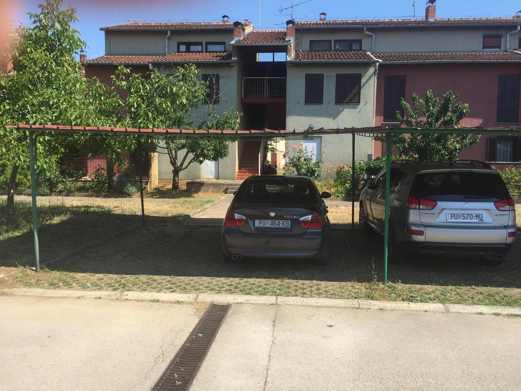 Apartment Cherry Rovigno Esterno foto