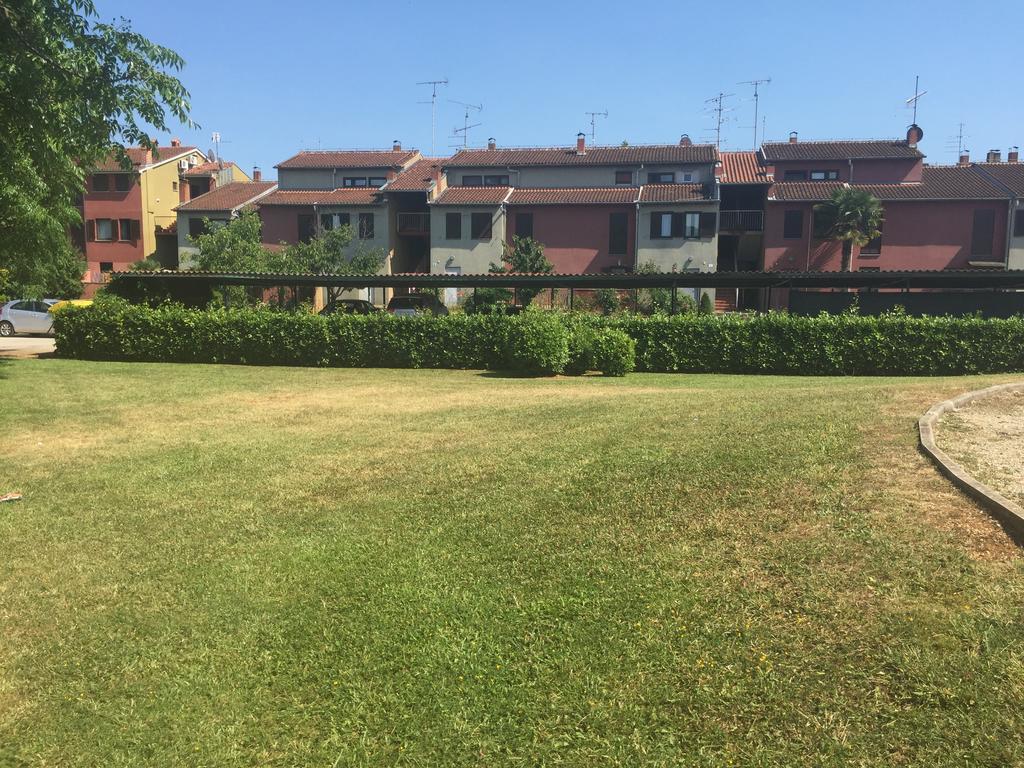 Apartment Cherry Rovigno Esterno foto
