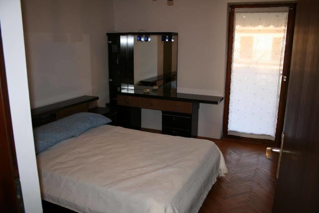 Apartment Cherry Rovigno Esterno foto