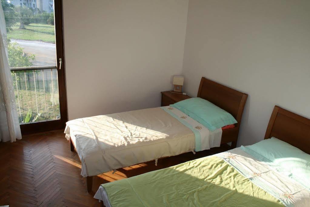 Apartment Cherry Rovigno Esterno foto